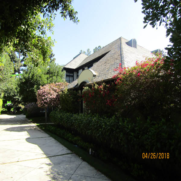 Roof Cleaning With Lift